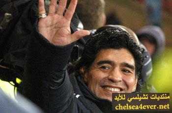 مدرب الأرجنتين دييغو مارادونا يفتتح